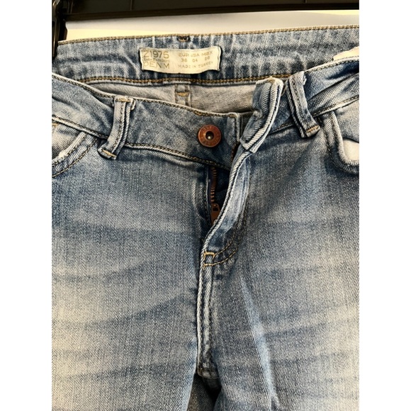 Light Blue Jeans - Picture 3 of 3